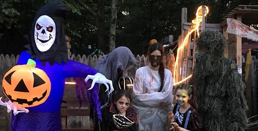 C & D Bunner Family Spooky Yard Haunt